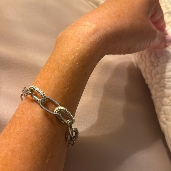 Yurman Style Madison Chain Toggle Bracelet in Silver with Pave Diamonds - Picture 8 of 9